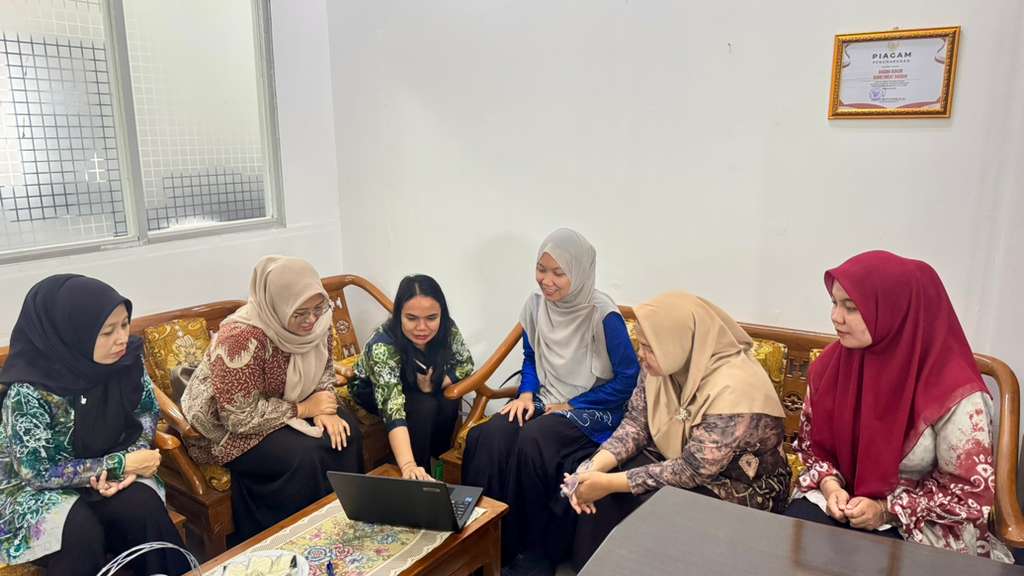 Kunjungan Setwan Kab. Balangan Sharing Informasi Ke Bagian Hukum Kota Banjarbaru Mengenai JDIH 30 Oktober 2025