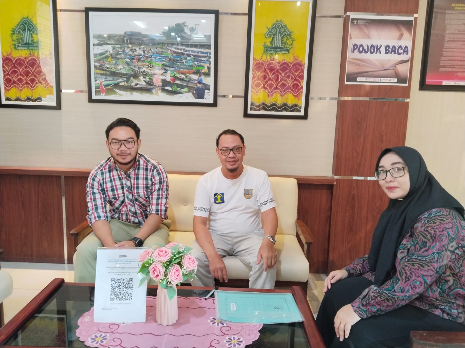 Konsultasi Salah Satu Pengelola JDIH Pada Bagian Hukum Ke Kantor Wilayah Hukum Kalimantan Selatan 21 November 2025, foto 2